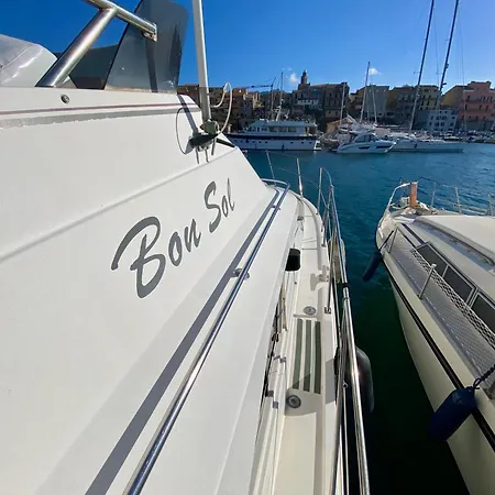 Stonda In Mare Une Parenthese En Mer Bateau-hôtel Propriano (Corsica)