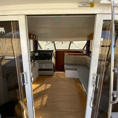 Stonda In Mare Une Parenthese En Mer Botel