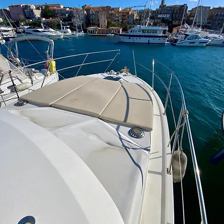 Bateau-hôtel Stonda In Mare Une Parenthese En Mer