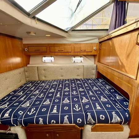 Botel Stonda In Mare Une Parenthese En Mer